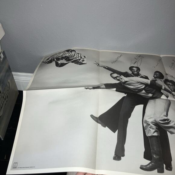 Vinyl Record Commodores Self Titled With Poster Signed Fascimile M88451 Motown - Picture 9 of 12